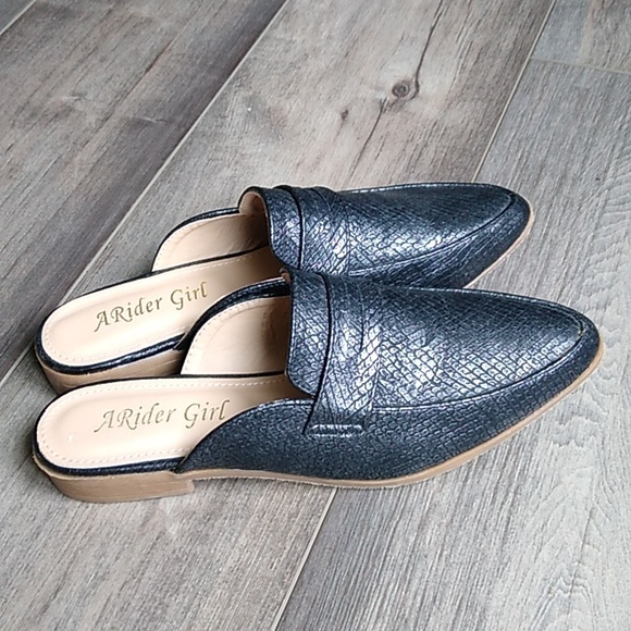 A RIDER GIRL FAUX LEATHER LOAFER MULE SLIDES Size 7.5 - Picture 11 of 14